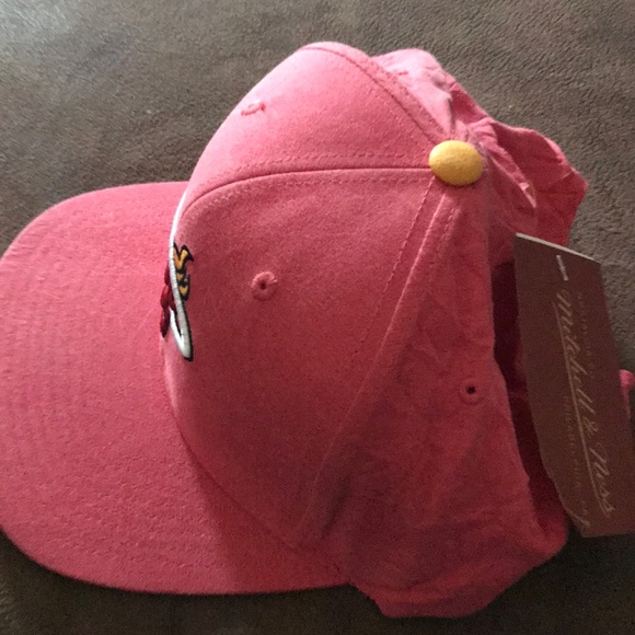 Mitchell & Ness Miami Heat Snapback Hat - Picture 3 of 6